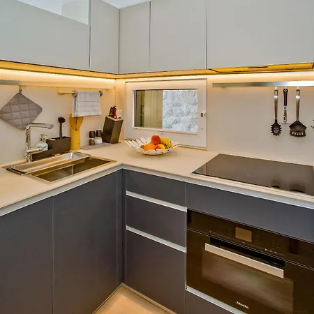 Madeleine Apartment *