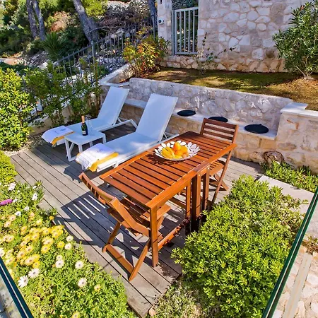 Madeleine Apartment Hvar Town